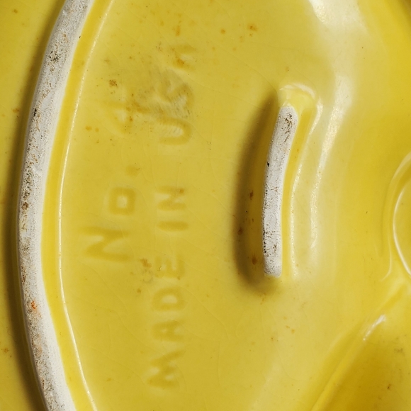 California USA Pottery Divided Dish Leaf Nut Candy Serving No. 4  Yellow VTG MCM - Picture 8 of 8